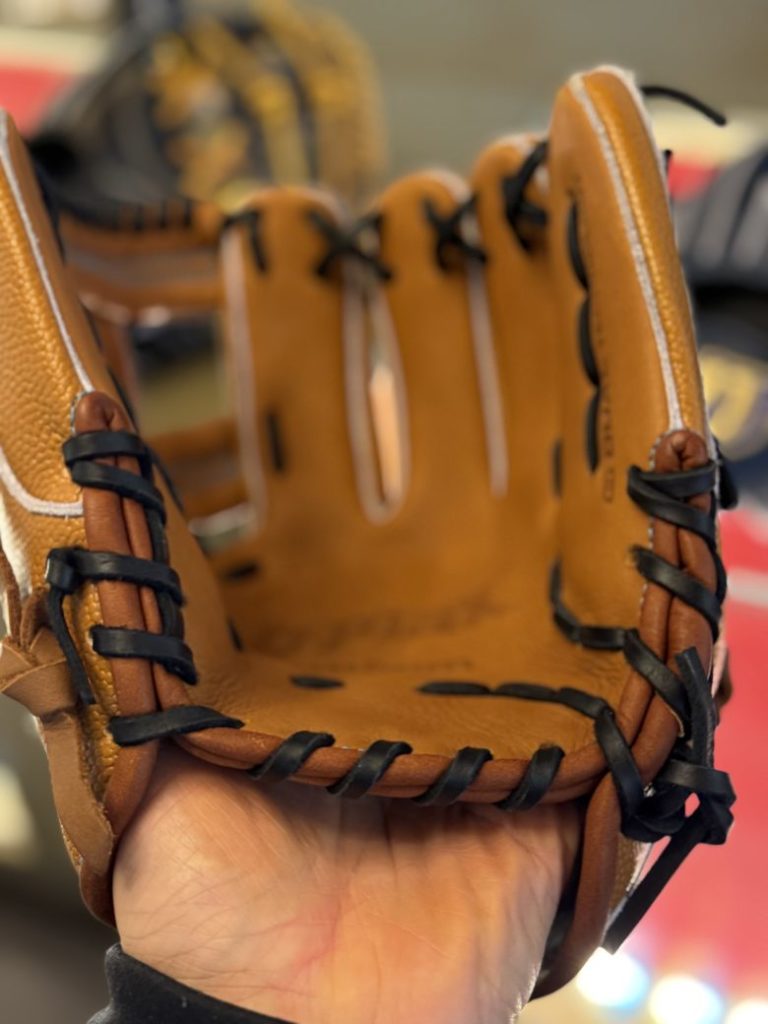 手は浅めに入れる