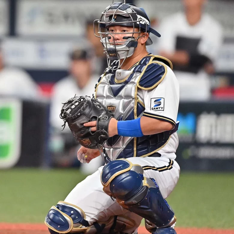 ZETTと契約をする森選手