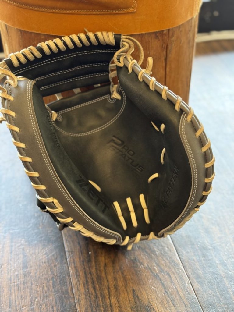 軟式だけど硬いなぁ〜!