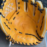 【賛否両論】スラッガーM00の型付け。グラブの「シワ」を嫌う選手が失っている大切なこと